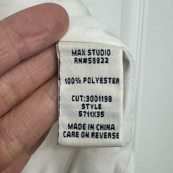 Max Studio White Sleeveless V-Neck Blouse Womens Small Minimalist Chic Workwear - Picture 5 of 7